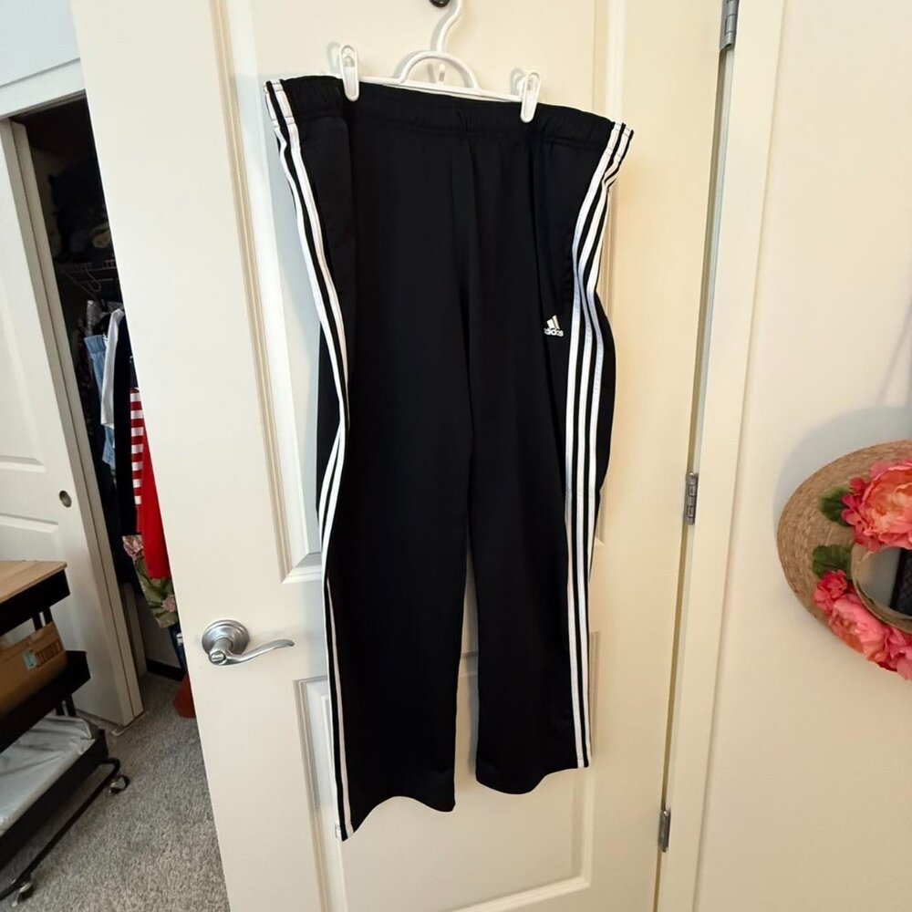 ❌sold❌ Adidas 3 stripe track pants